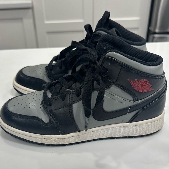 Boys gently used Size 4 Air Jordan 1 Mid Black/Red/Gray - Picture 1 of 2